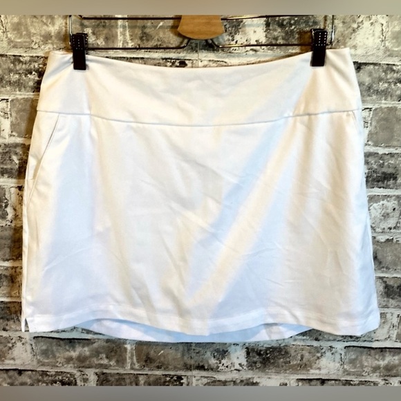 Adidas skort. Size L. White. Pockets. Shorts underneath. - Picture 2 of 15